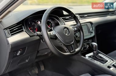 Седан Volkswagen Passat 2016 в Калуші