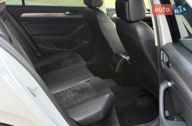 Седан Volkswagen Passat 2016 в Калуші