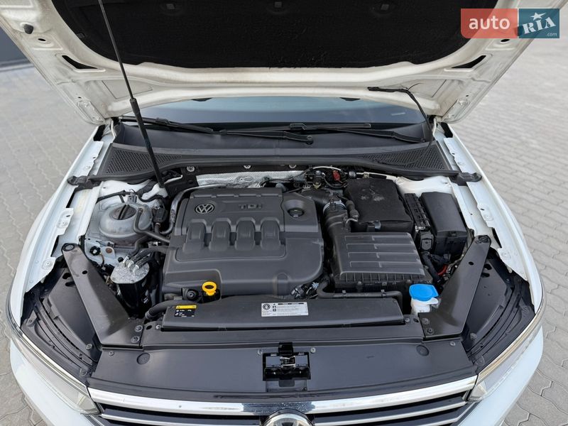 Седан Volkswagen Passat 2016 в Калуші