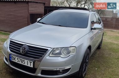 Універсал Volkswagen Passat 2010 в Сарнах