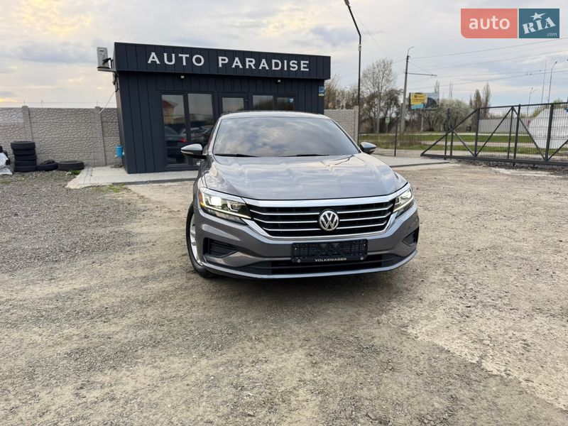 Седан Volkswagen Passat 2019 в Луцке
