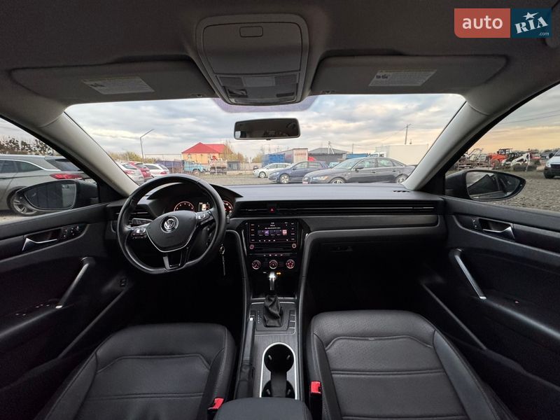 Седан Volkswagen Passat 2019 в Луцке