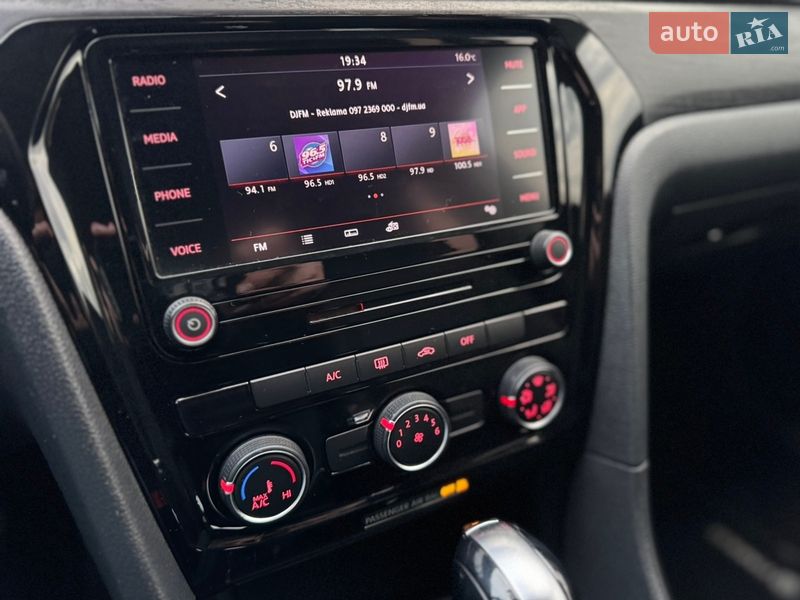 Седан Volkswagen Passat 2019 в Луцке