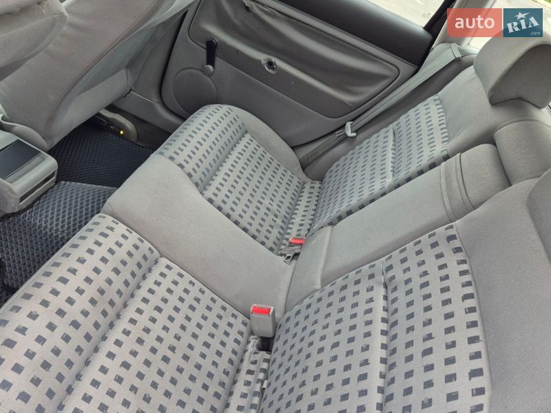 Универсал Volkswagen Passat 2000 в Буче