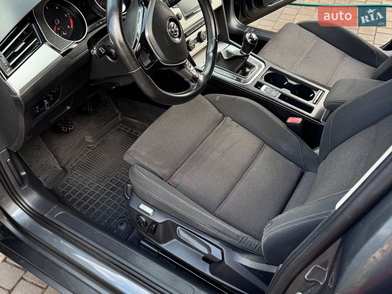Универсал Volkswagen Passat 2015 в Звягеле