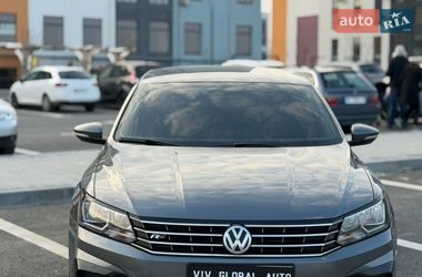 Седан Volkswagen Passat 2016 в Ровно