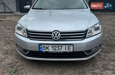 Універсал Volkswagen Passat 2012 в Рівному