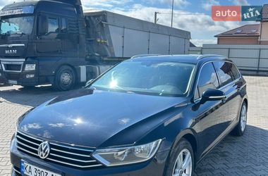 Универсал Volkswagen Passat 2015 в Киеве