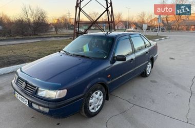 Седан Volkswagen Passat 1994 в Виннице