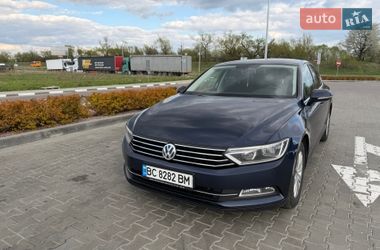 Седан Volkswagen Passat 2015 в Стрые