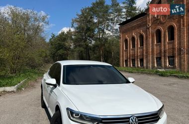 Седан Volkswagen Passat 2016 в Кропивницком