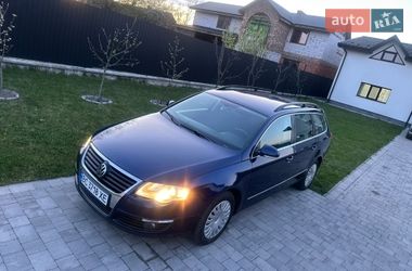Универсал Volkswagen Passat 2010 в Сокале