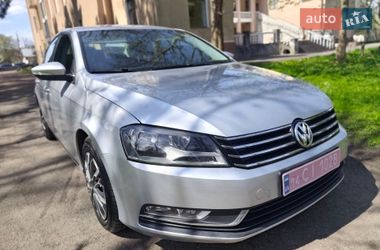 Седан Volkswagen Passat 2011 в Калуше