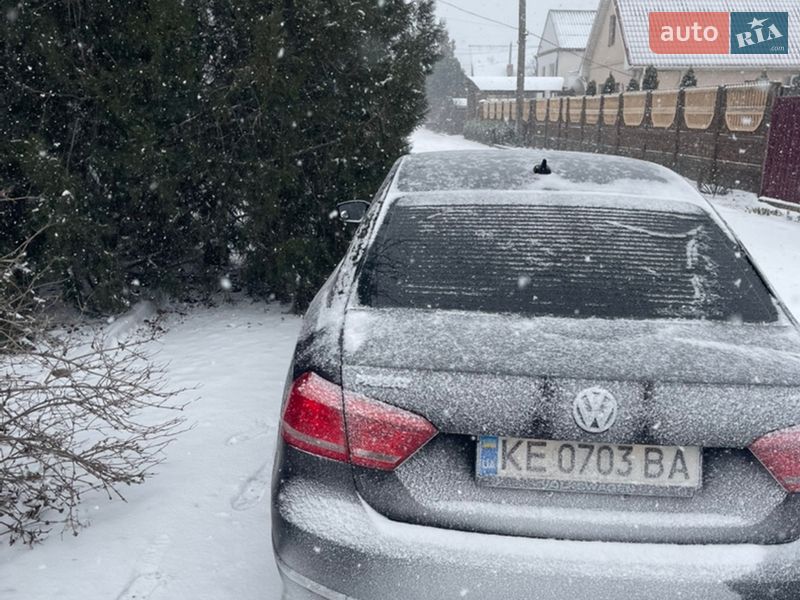 Седан Volkswagen Passat 2012 в Днепре
