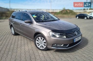 Универсал Volkswagen Passat 2011 в Ровно