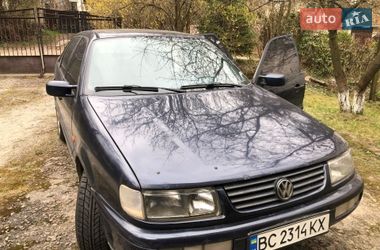 Седан Volkswagen Passat 1994 в Львові