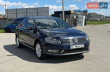 Седан Volkswagen Passat 2012 в Львове