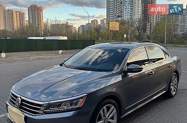 Седан Volkswagen Passat 2017 в Києві