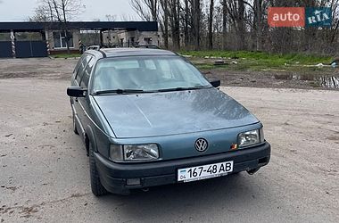 Универсал Volkswagen Passat 1990 в Каменском