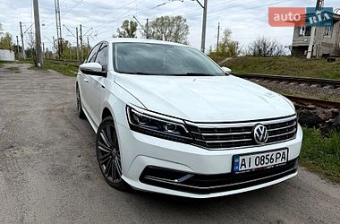 Седан Volkswagen Passat 2015 в Горишних Плавнях