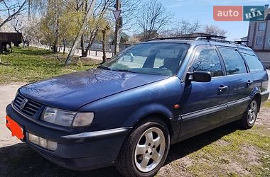 Універсал Volkswagen Passat 1993 в Чернігові