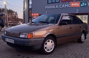Седан Volkswagen Passat 1988 в Буче
