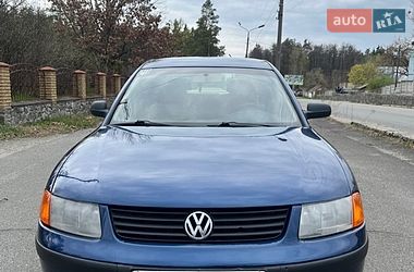 Седан Volkswagen Passat 1998 в Малине