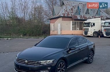 Седан Volkswagen Passat 2020 в Чернівцях