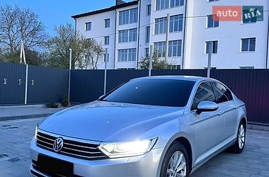 Седан Volkswagen Passat 2015 в Самборі