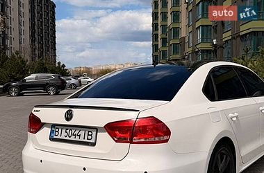 Седан Volkswagen Passat 2013 в Києві