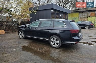 Универсал Volkswagen Passat 2019 в Киеве