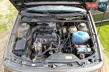 Седан Volkswagen Passat 1992 в Черновцах