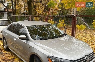 Седан Volkswagen Passat 2015 в Києві