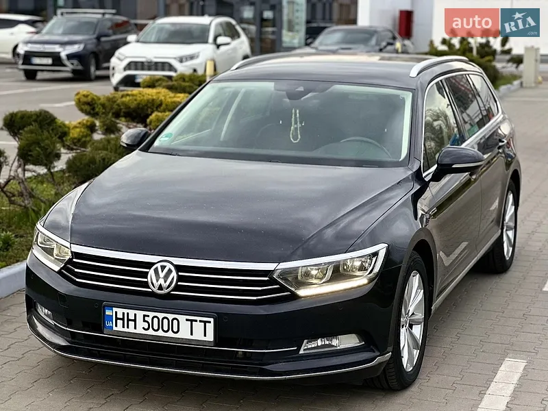 Volkswagen Passat 2018 VIN WVWZZZ3CZKE003236 фото оголошення 2 з 59
