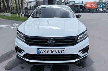 Седан Volkswagen Passat 2016 в Харькове