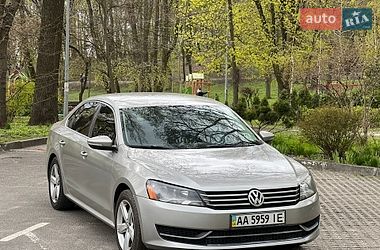 Седан Volkswagen Passat 2012 в Киеве