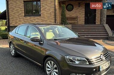 Седан Volkswagen Passat 2012 в Луцьку