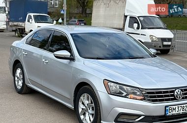 Седан Volkswagen Passat 2017 в Києві