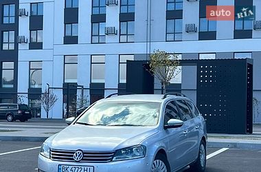 Універсал Volkswagen Passat 2012 в Рівному