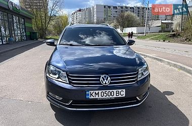 Універсал Volkswagen Passat 2013 в Житомирі