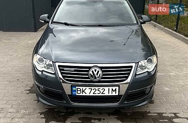 Універсал Volkswagen Passat 2010 в Здолбуніві