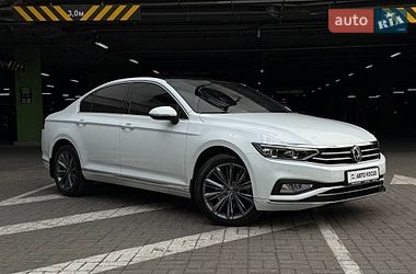 Седан Volkswagen Passat 2021 в Киеве