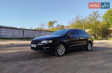 Седан Volkswagen Passat 2006 в Новояворовске