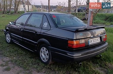 Седан Volkswagen Passat 1990 в Богодухіву