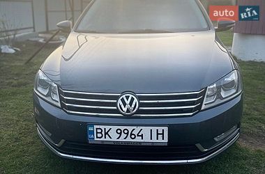 Универсал Volkswagen Passat 2011 в Ровно