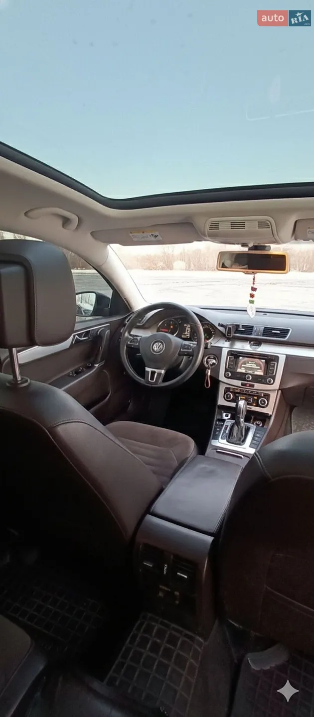 2010 Volkswagen Passat - мініатюра 3