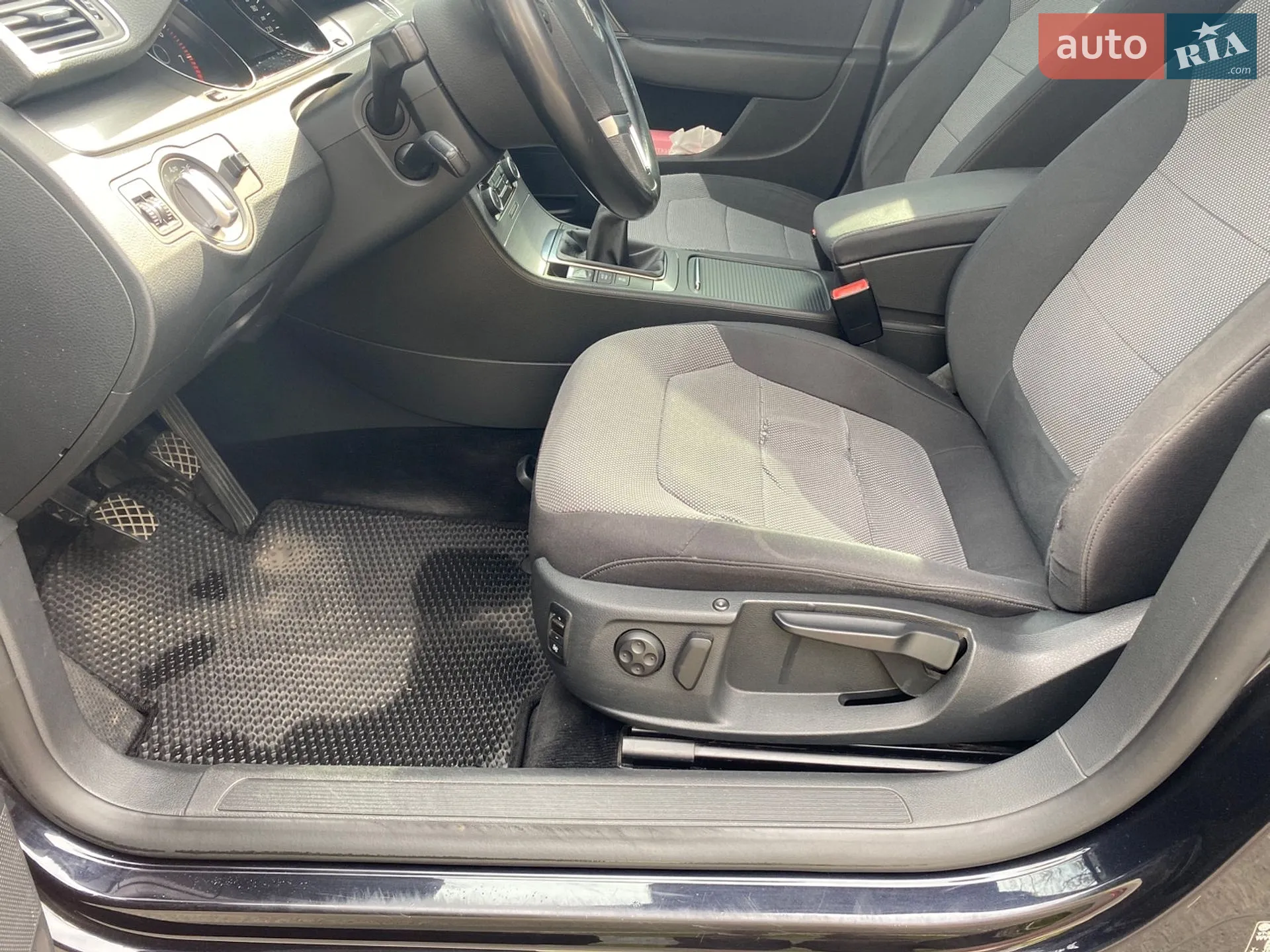 2010 Volkswagen Passat - мініатюра 12