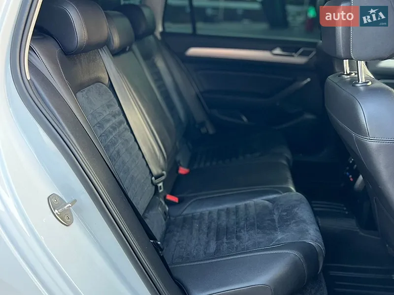 Volkswagen Passat 2015 VIN WVWZZZ3CZGE034120 фото оголошення 30 з 94