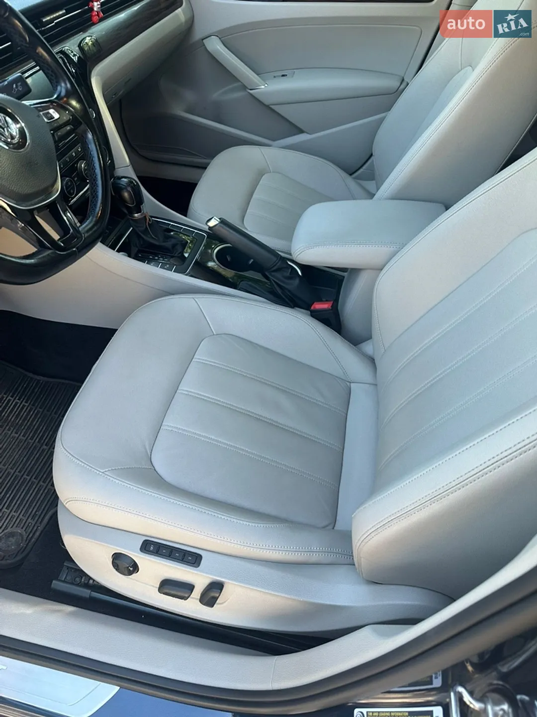 2019 Volkswagen Passat - мініатюра 14