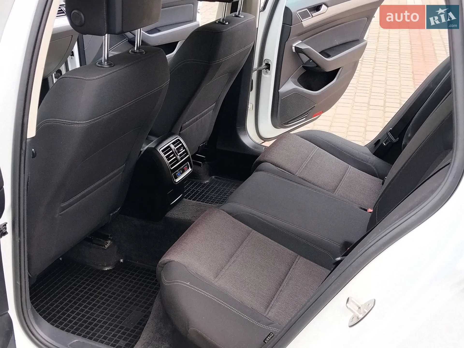 2016 Volkswagen Passat - мініатюра 16